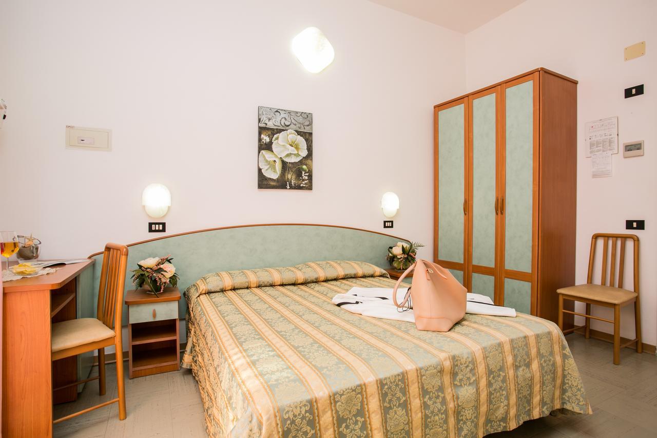 Hotel Pineta Bellaria-Igea Marina Exterior photo